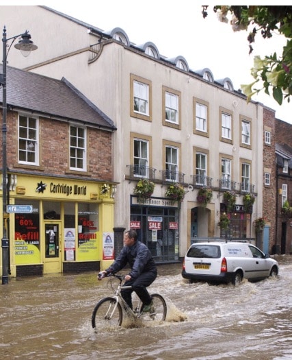 Poplavljena ulica. Vir: Wikimedia Commons