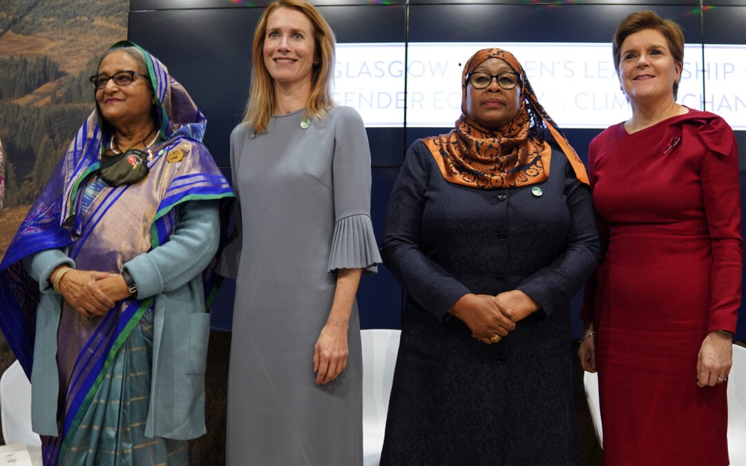 Premierka Bangladeša Sheikh Hasina, estonska premierka Kaja Kallas, tanzanijska predsednica Samia Suluhu in škotska premierka Nicola Sturgeon na COP26. Foto: Wikimedia Commons