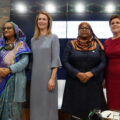 Premierka Bangladeša Sheikh Hasina, estonska premierka Kaja Kallas, tanzanijska predsednica Samia Suluhu in škotska premierka Nicola Sturgeon na COP26. Foto: Wikimedia Commons