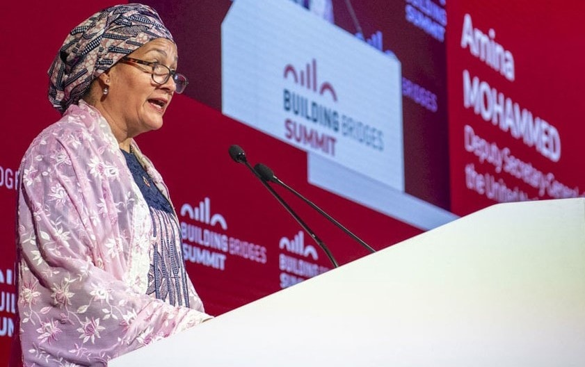 Namestnica generalnega sekretarja ZN Amina Mohammed je nagovorila udeležence konference o financiranju ciljev trajnostnega razvoja v Ženevi. Vir: UN News