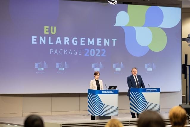 Evropska komisija priporočila podelitev statusa kandidatke Bosni in Hercegovini