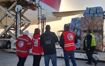 EU preživelim v potresu organizira zračni prevoz s humanitarno pomočjo Siriji