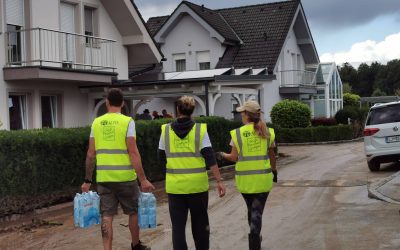 POZIV MEDNARODNE HUMANITARNE MREŽE ADRA – Pomagajmo zdaj, vendar razmišljamo v naprej.