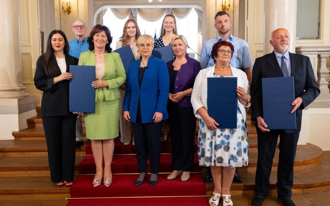 Javni poziv RS za nagrade in priznanja v prostovoljstvu